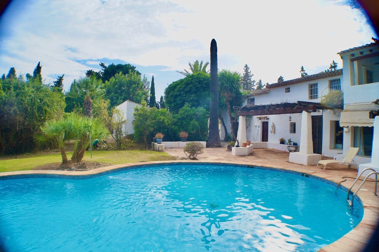 6 bedroom Villa for sale in Alfaz del Pi / L'Alfas del Pi with pool garage - € 1,250,000 (Ref: 7990057)