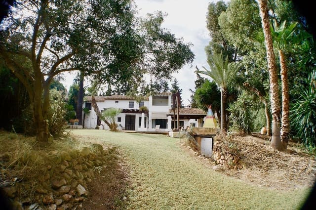 6 Zimmer Villa zu verkaufen in Alfaz del Pi / L'Alfàs del Pi mit Pool Garage - 1.250.000 € (Ref: 7990057)