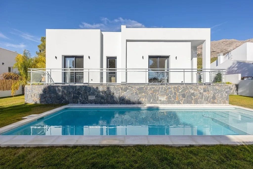 4 Zimmer Villa zu verkaufen in Altea mit Pool Garage - 995.000 € (Ref: 8342755)