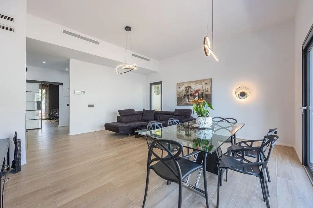 4 Zimmer Villa zu verkaufen in Altea mit Pool Garage - 995.000 € (Ref: 8342755)