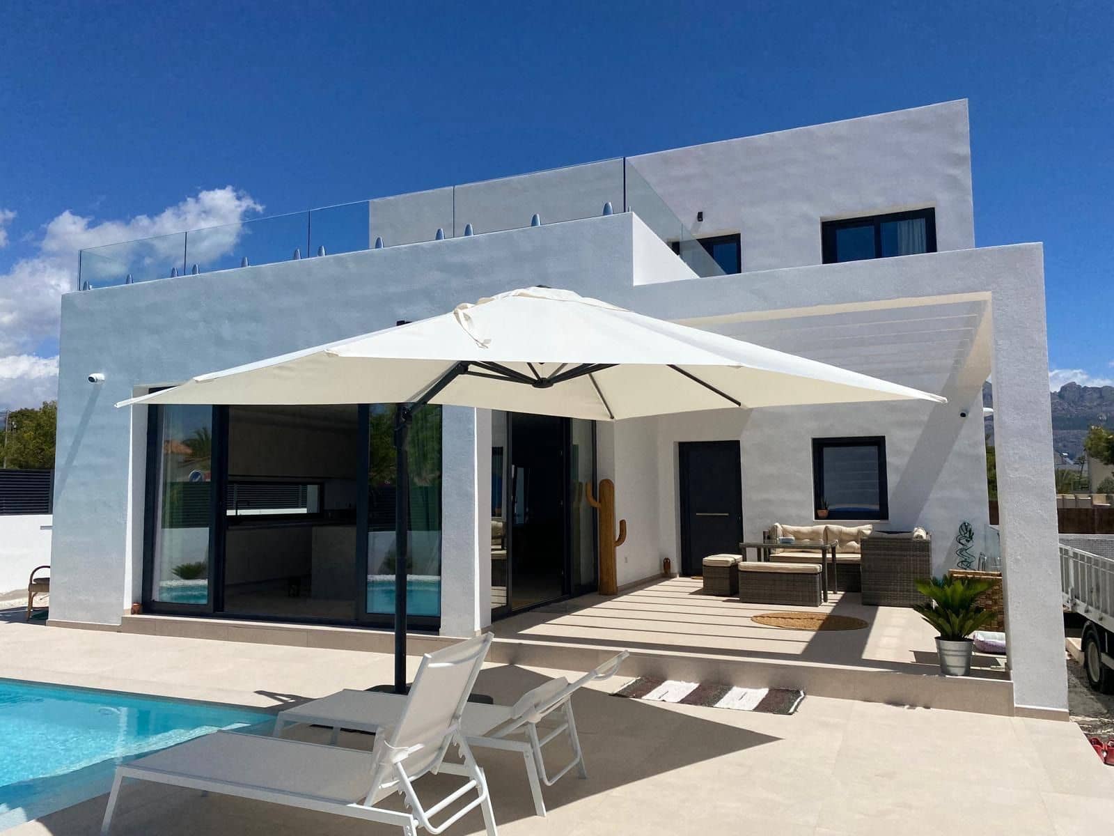 4 quarto Moradia para venda em La Nucia com piscina garagem - 1 175 000 € (Ref: 8504066)