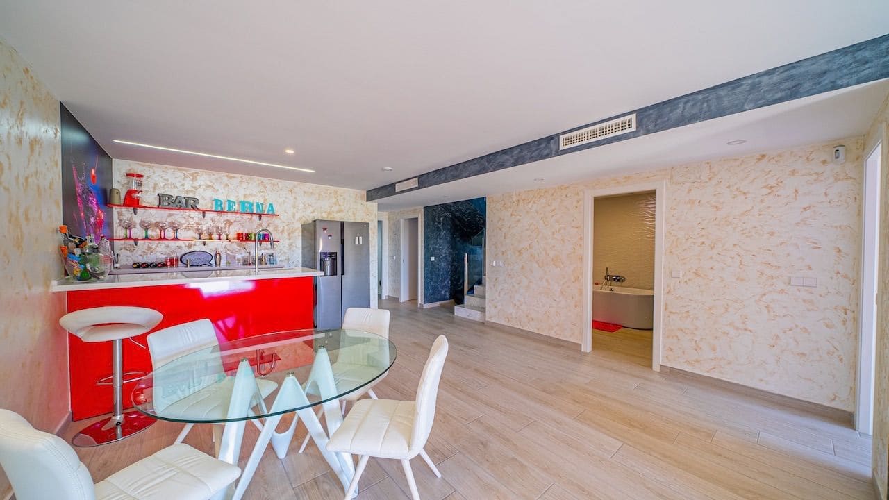 4 bedroom Villa for sale in Finestrat with pool garage - € 1,260,000 (Ref: 8654589)