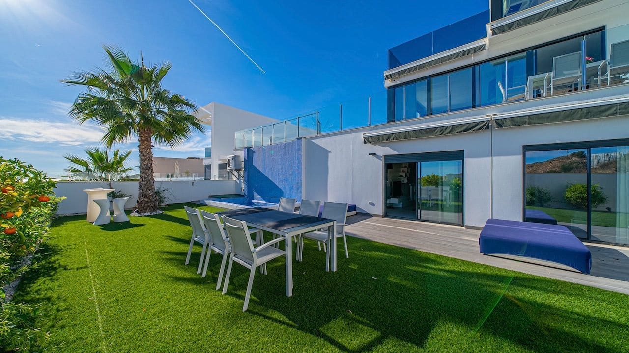 4 bedroom Villa for sale in Finestrat with pool garage - € 1,260,000 (Ref: 8654589)