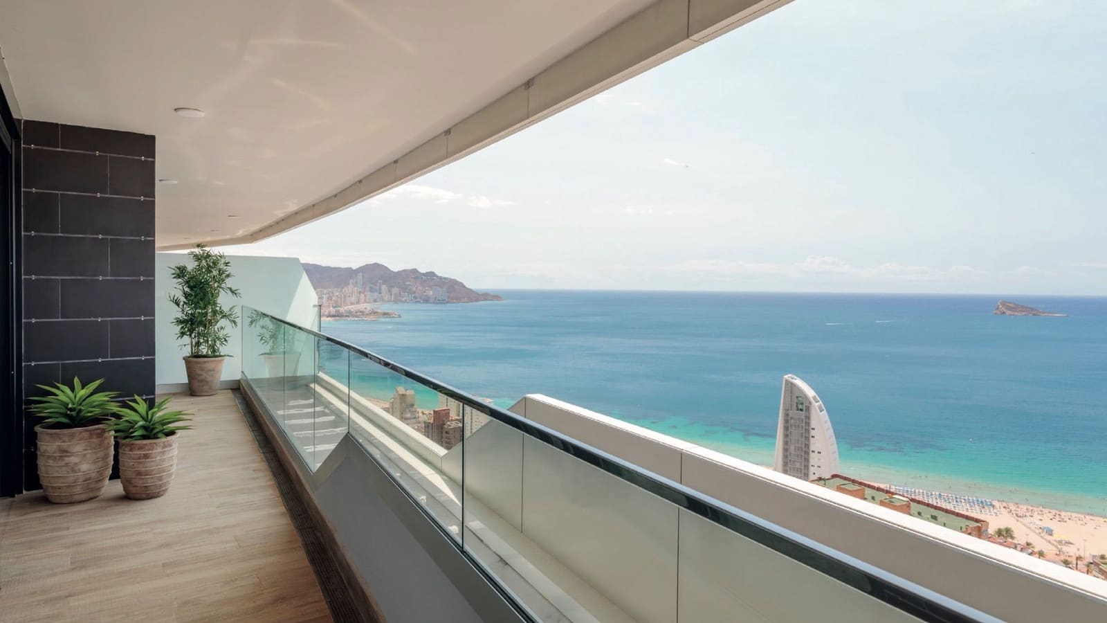 3 bedroom Apartment for sale in Benidorm with pool garage - € 665,000 (Ref: 9014219)