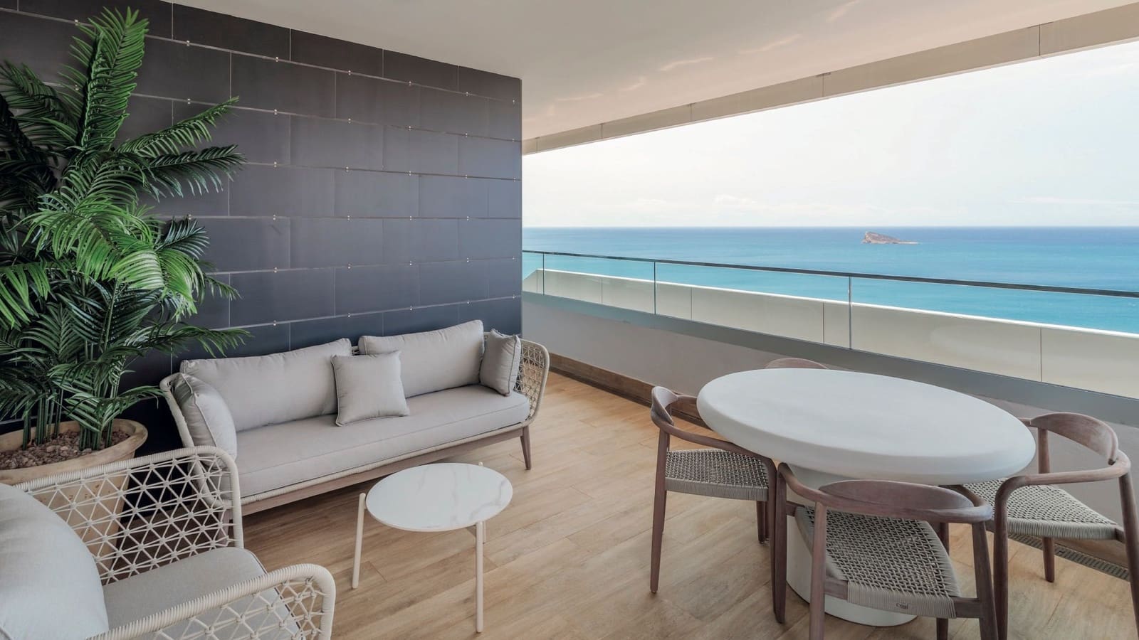 3 bedroom Apartment for sale in Benidorm with pool garage - € 665,000 (Ref: 9014219)