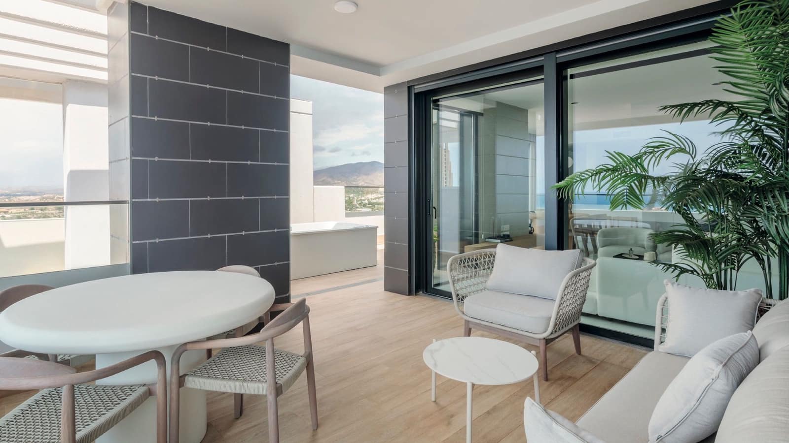 3 bedroom Apartment for sale in Benidorm with pool garage - € 665,000 (Ref: 9014219)