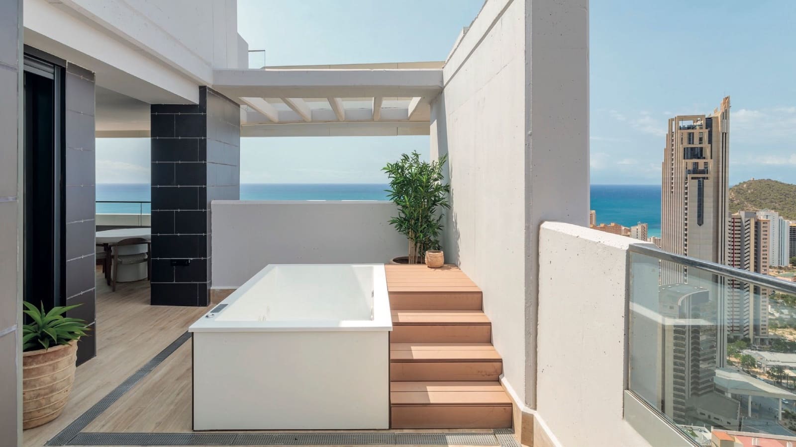 3 bedroom Apartment for sale in Benidorm with pool garage - € 665,000 (Ref: 9014219)