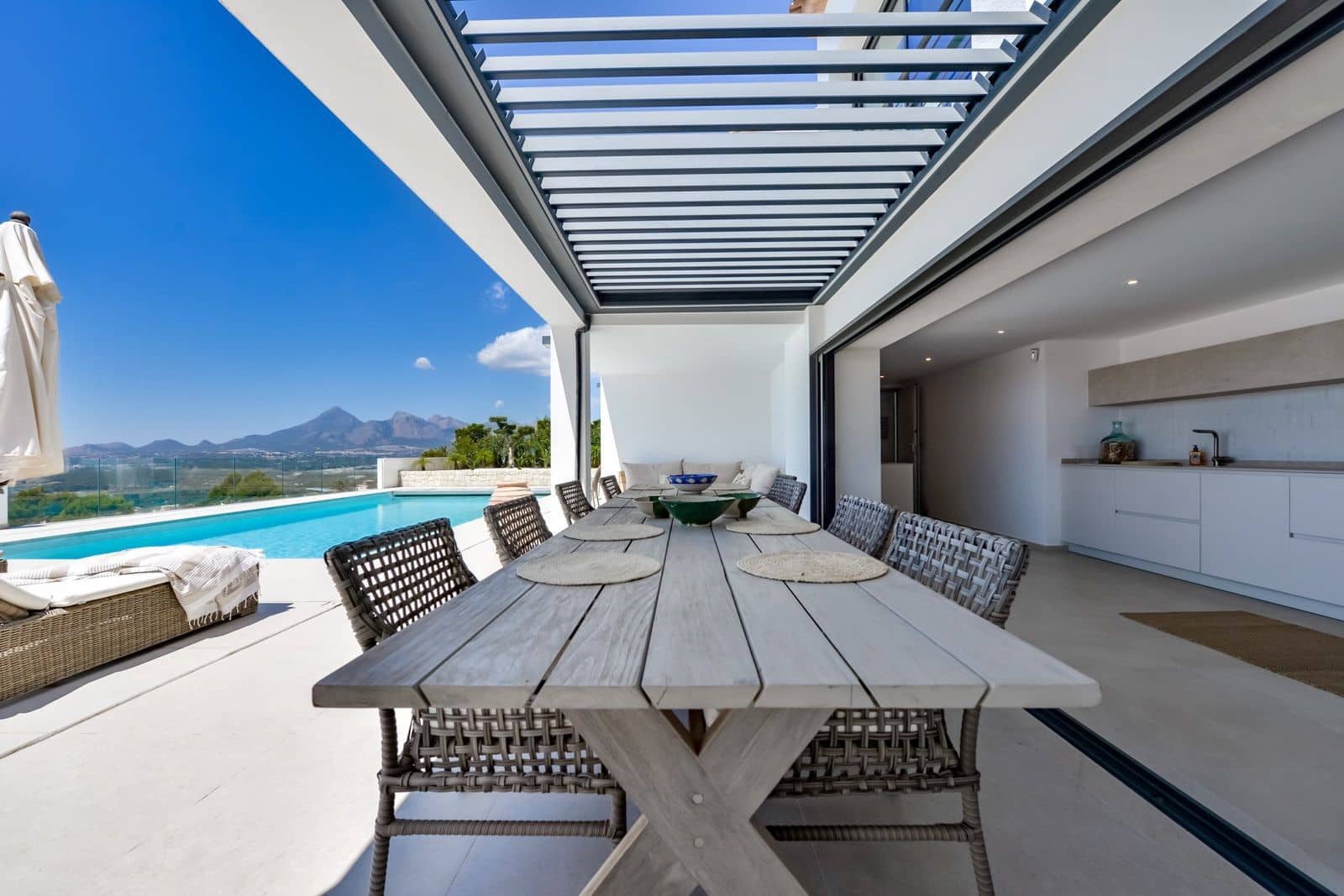 6 bedroom Villa for sale in Altea la Vella with pool garage - € 2,190,000 (Ref: 9142637)