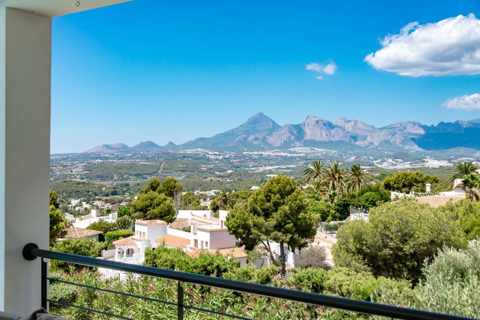 6 bedroom Villa for sale in Altea la Vella with pool garage - € 2,190,000 (Ref: 9142637)