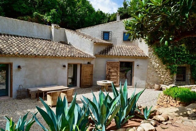 4 Zimmer Villa zu verkaufen in Altea mit Pool Garage - 990.000 € (Ref: 9340721)