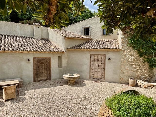 4 Zimmer Villa zu verkaufen in Altea mit Pool Garage - 990.000 € (Ref: 9340721)