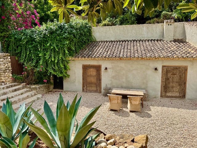 4 Zimmer Villa zu verkaufen in Altea mit Pool Garage - 990.000 € (Ref: 9340721)