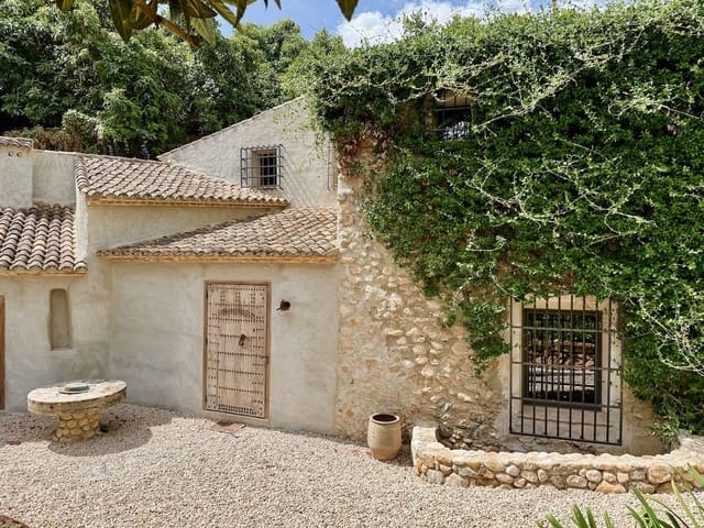 4 Zimmer Villa zu verkaufen in Altea mit Pool Garage - 990.000 € (Ref: 9340721)