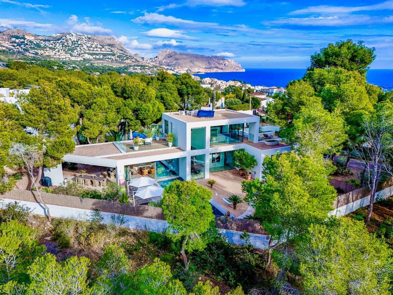 3 bedroom Villa for sale in Altea with pool garage - € 1,500,000 (Ref: 9529464)