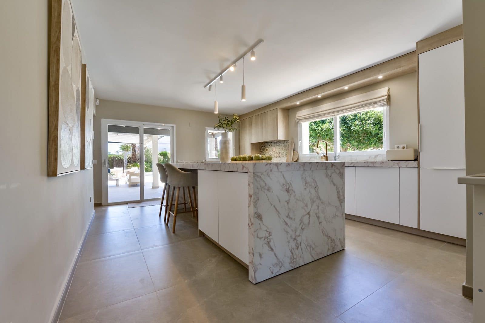 4 makuuhuone Huvila myytävänä paikassa La Nucia mukana uima-altaan 
autotalli - 1 190 000 € (Ref: 9794080)