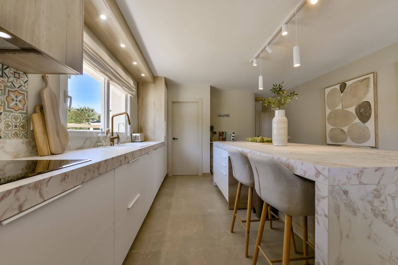 4 makuuhuone Huvila myytävänä paikassa La Nucia mukana uima-altaan 
autotalli - 1 190 000 € (Ref: 9794080)