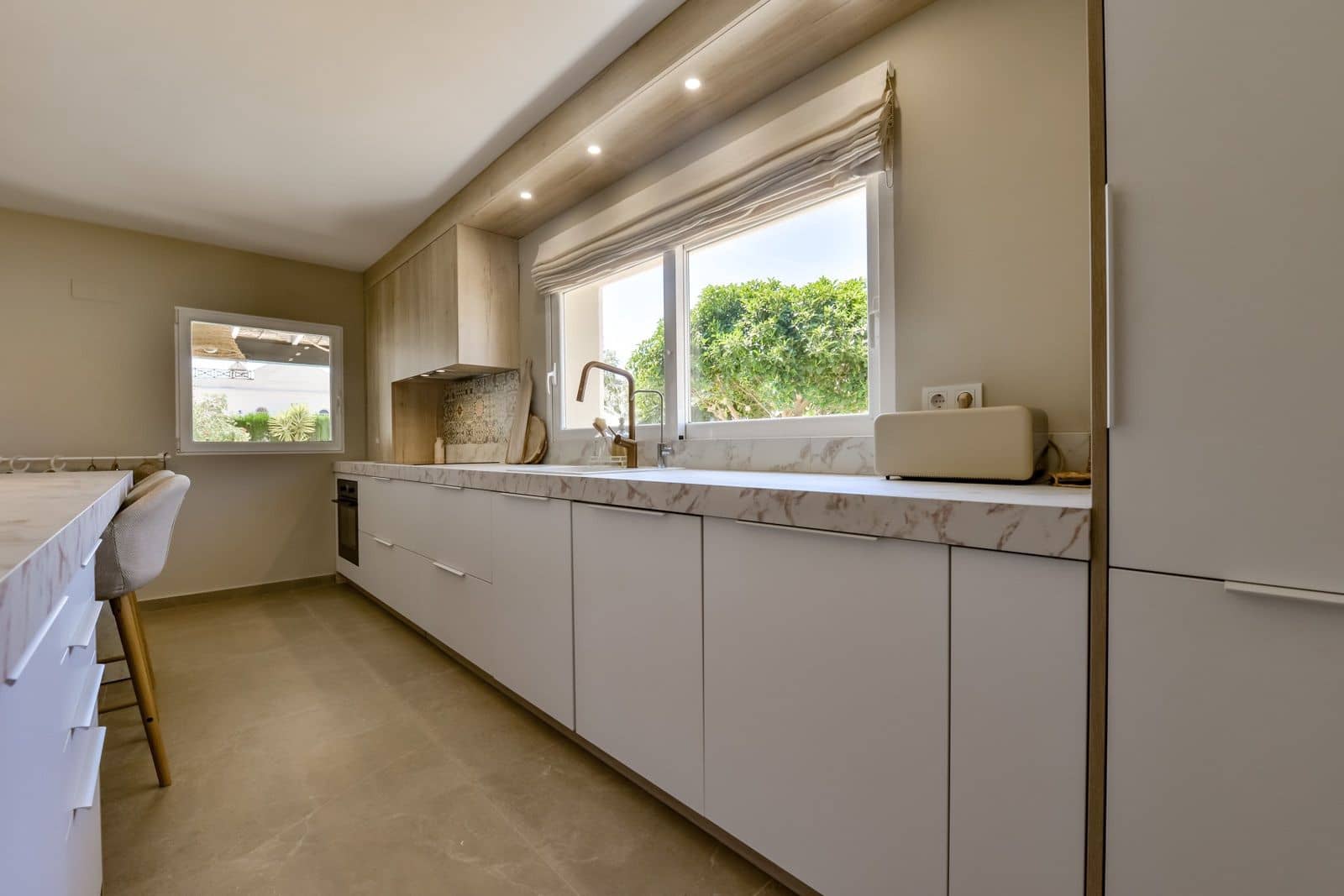 4 makuuhuone Huvila myytävänä paikassa La Nucia mukana uima-altaan 
autotalli - 1 190 000 € (Ref: 9794080)