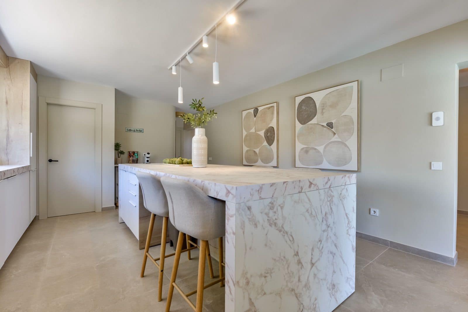 4 makuuhuone Huvila myytävänä paikassa La Nucia mukana uima-altaan 
autotalli - 1 190 000 € (Ref: 9794080)