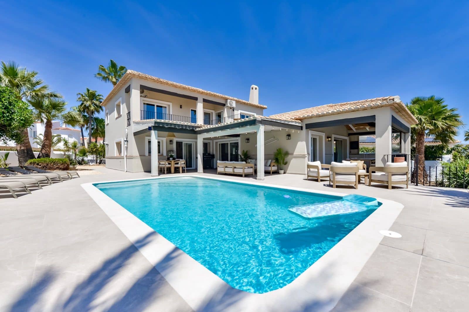 4 makuuhuone Huvila myytävänä paikassa La Nucia mukana uima-altaan 
autotalli - 1 190 000 € (Ref: 9794080)