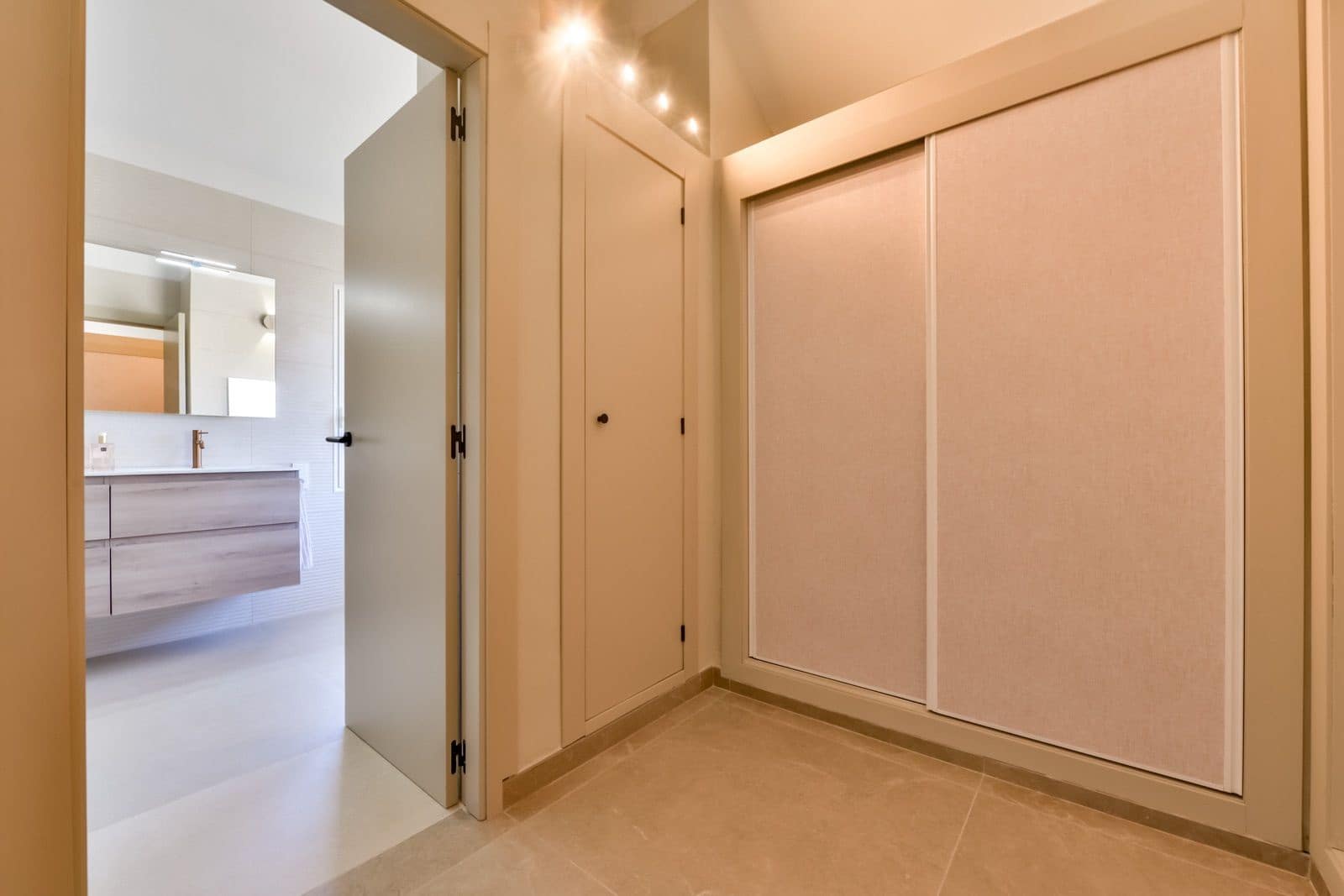 4 makuuhuone Huvila myytävänä paikassa La Nucia mukana uima-altaan 
autotalli - 1 190 000 € (Ref: 9794080)