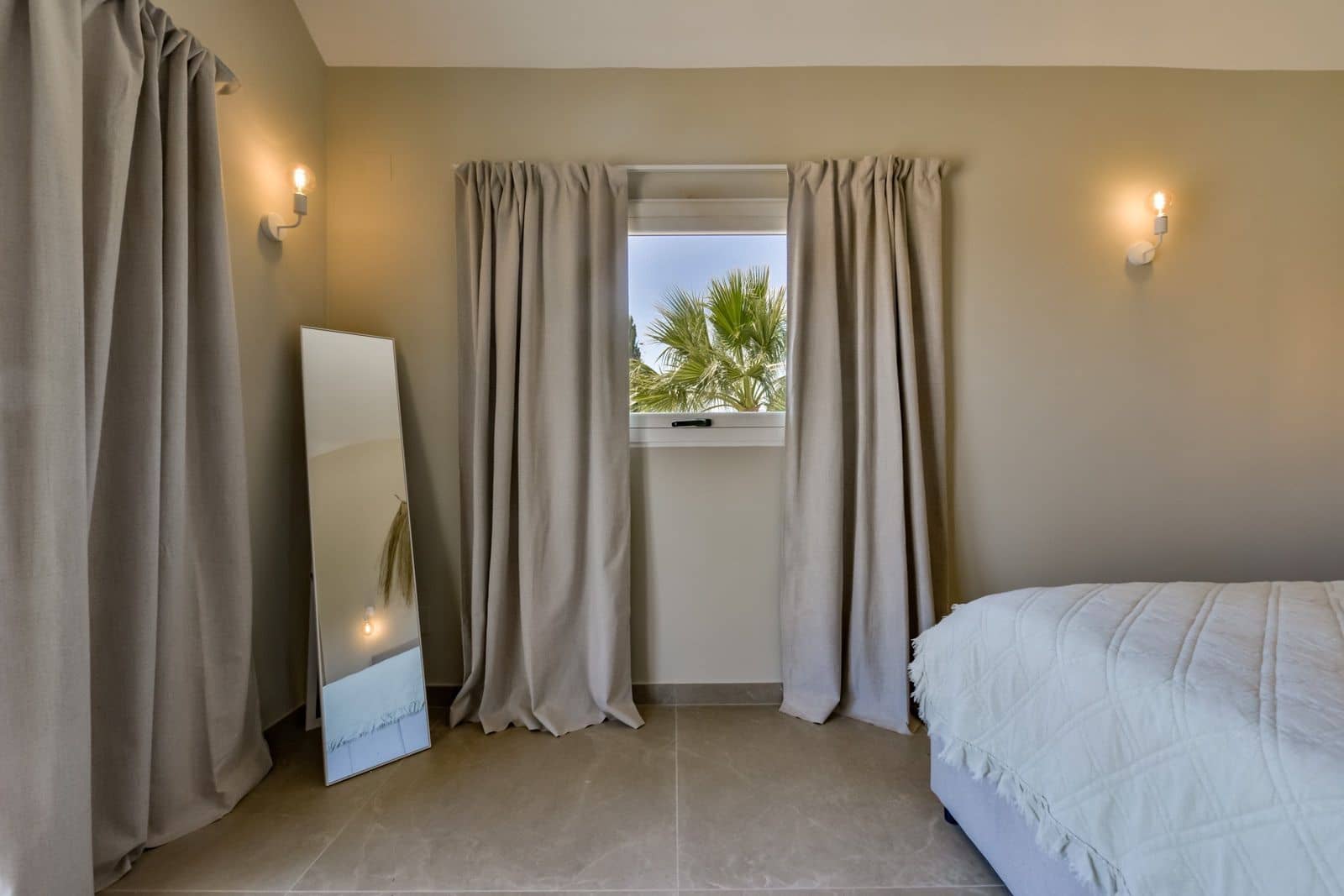 4 makuuhuone Huvila myytävänä paikassa La Nucia mukana uima-altaan 
autotalli - 1 190 000 € (Ref: 9794080)