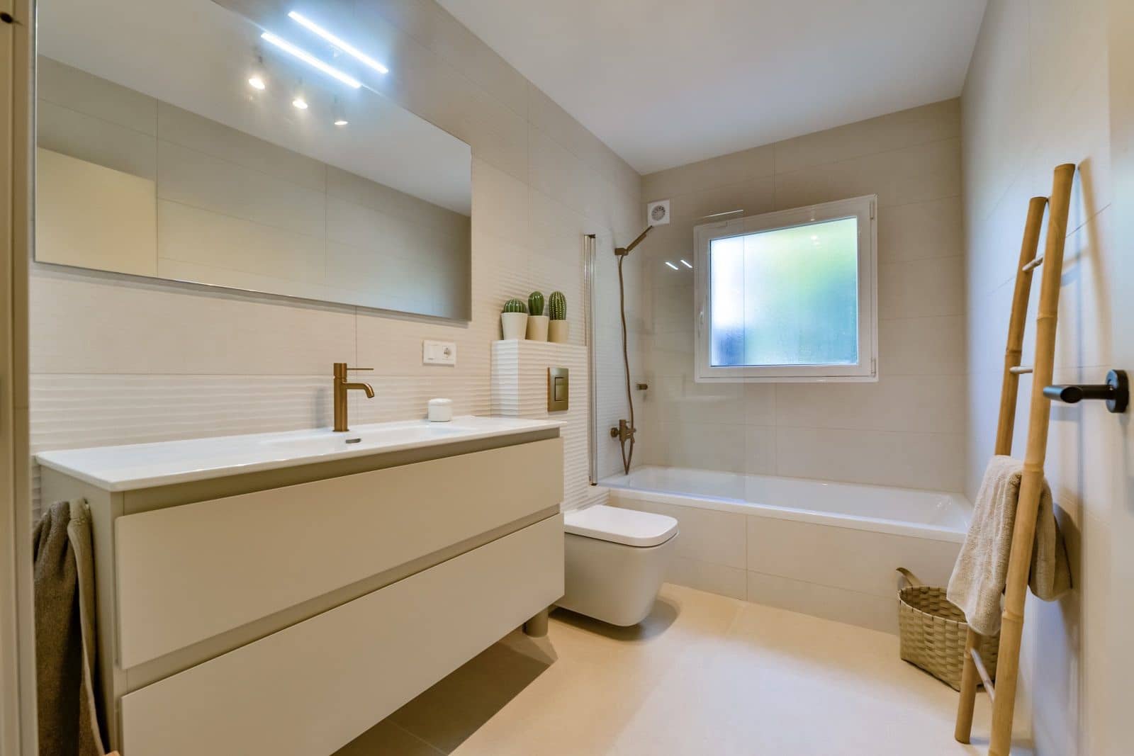 4 makuuhuone Huvila myytävänä paikassa La Nucia mukana uima-altaan 
autotalli - 1 190 000 € (Ref: 9794080)