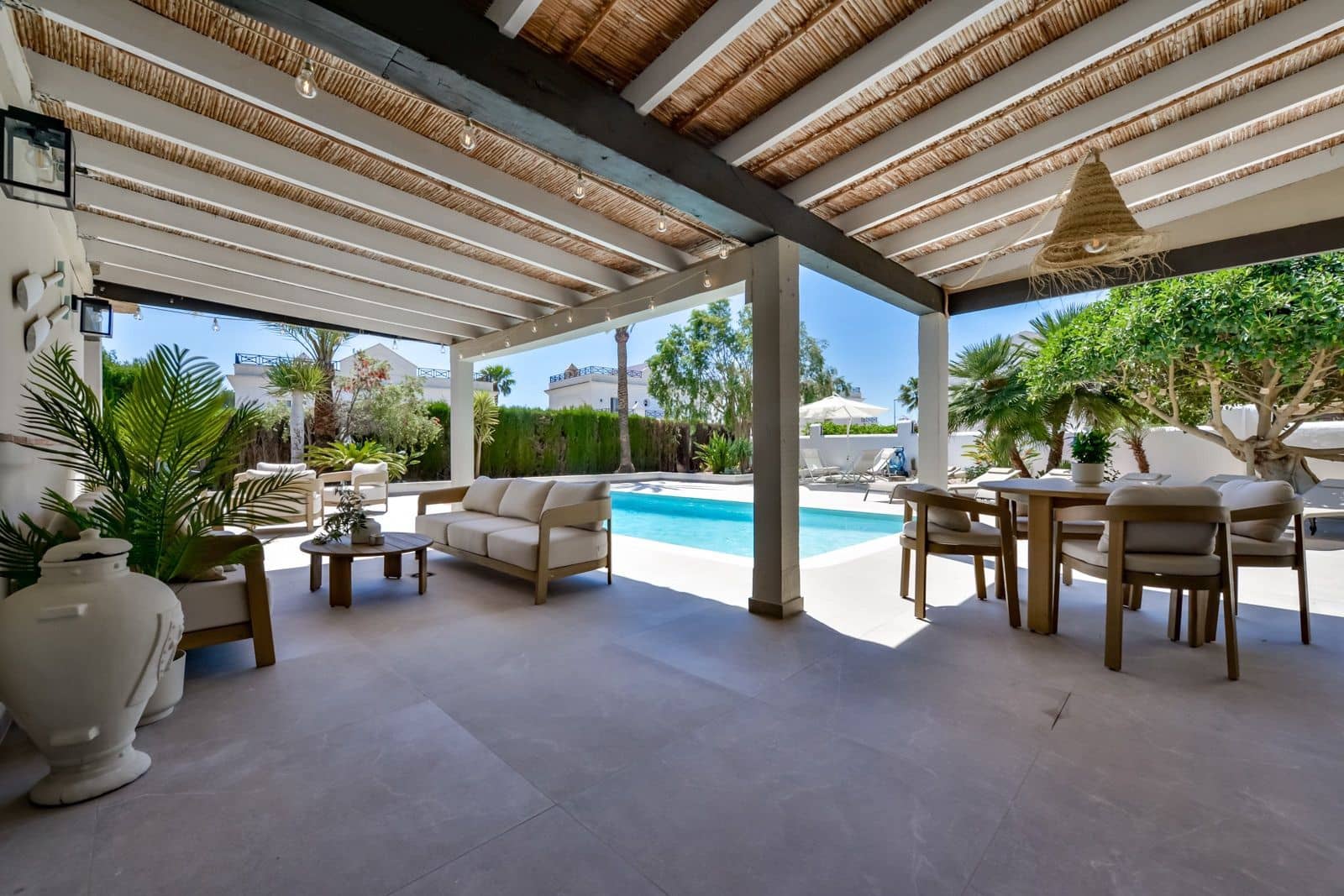 4 makuuhuone Huvila myytävänä paikassa La Nucia mukana uima-altaan 
autotalli - 1 190 000 € (Ref: 9794080)