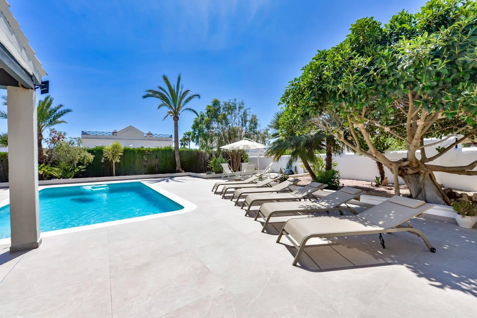 4 makuuhuone Huvila myytävänä paikassa La Nucia mukana uima-altaan 
autotalli - 1 190 000 € (Ref: 9794080)