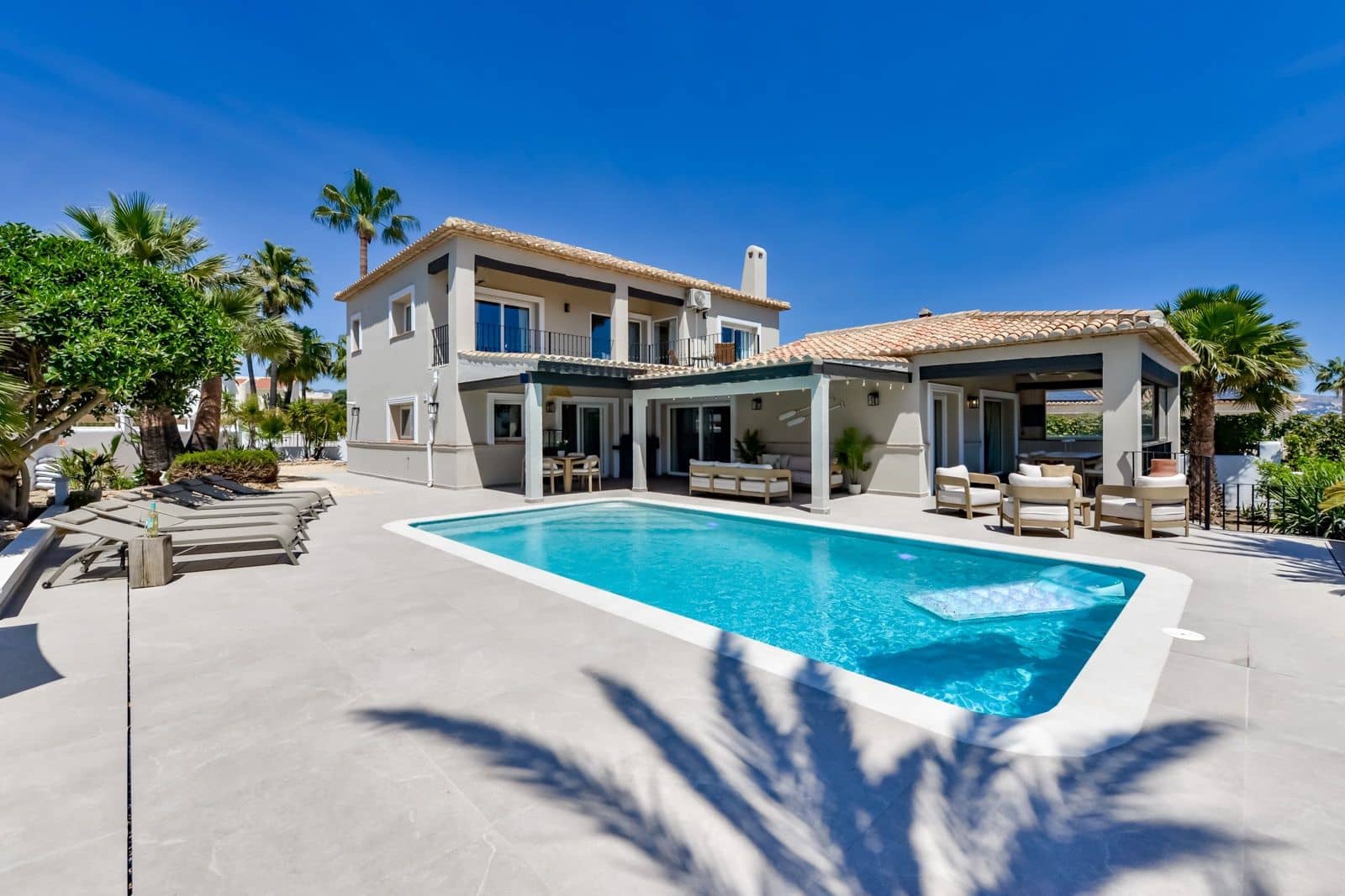 4 makuuhuone Huvila myytävänä paikassa La Nucia mukana uima-altaan 
autotalli - 1 190 000 € (Ref: 9794080)