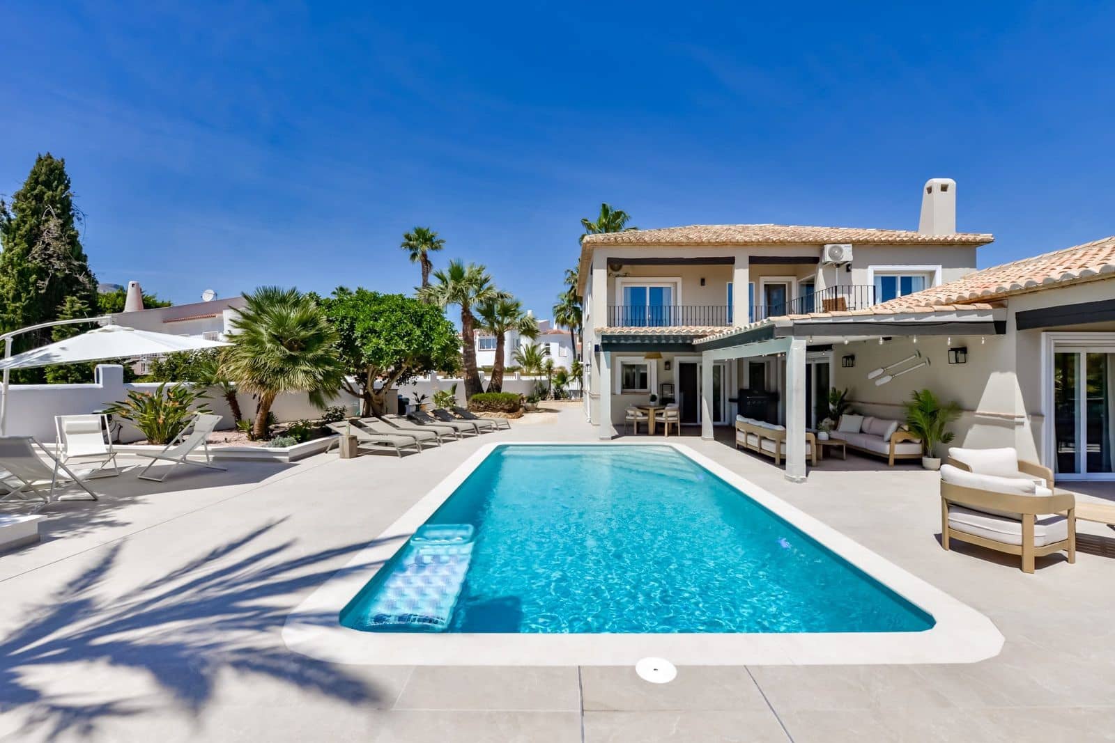 4 makuuhuone Huvila myytävänä paikassa La Nucia mukana uima-altaan 
autotalli - 1 190 000 € (Ref: 9794080)