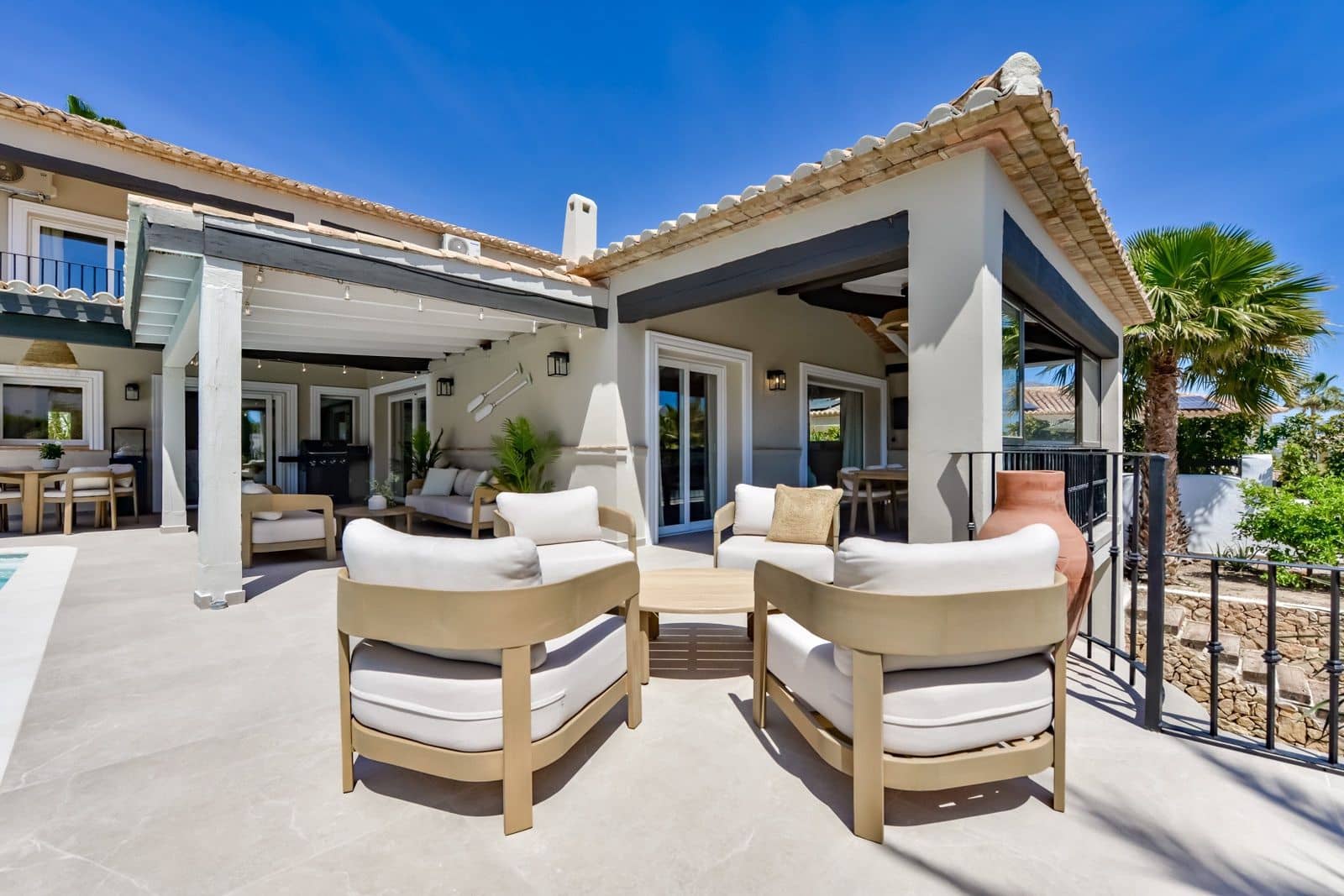 4 makuuhuone Huvila myytävänä paikassa La Nucia mukana uima-altaan 
autotalli - 1 190 000 € (Ref: 9794080)