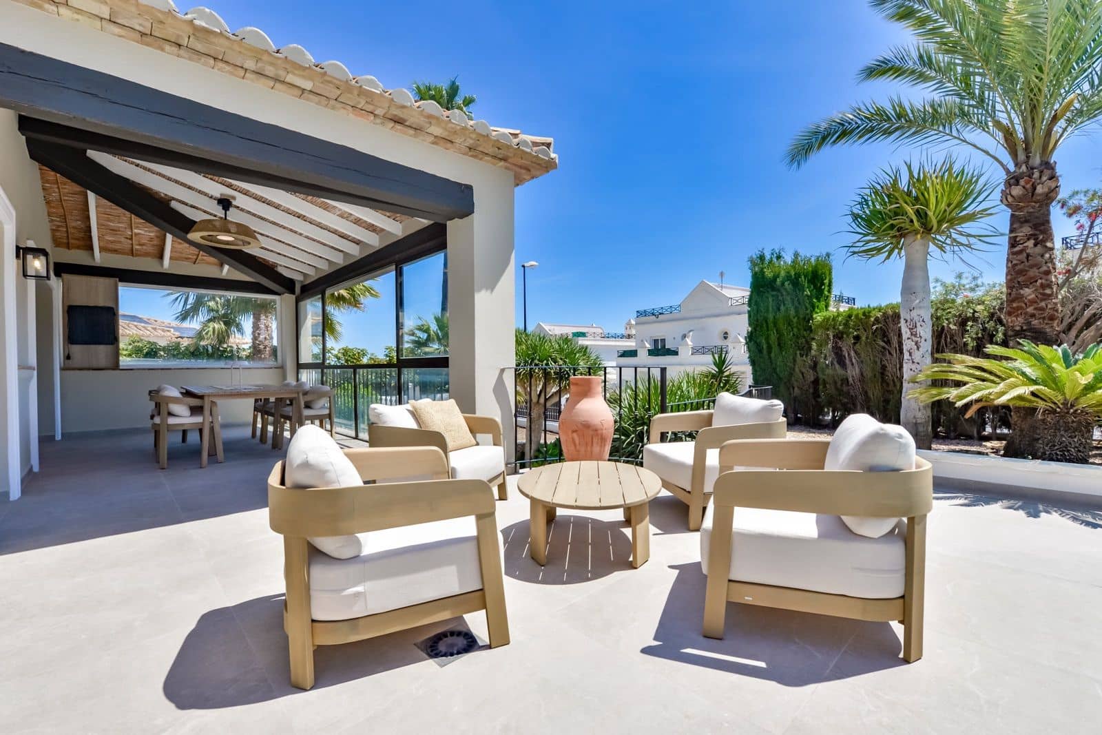 4 makuuhuone Huvila myytävänä paikassa La Nucia mukana uima-altaan 
autotalli - 1 190 000 € (Ref: 9794080)