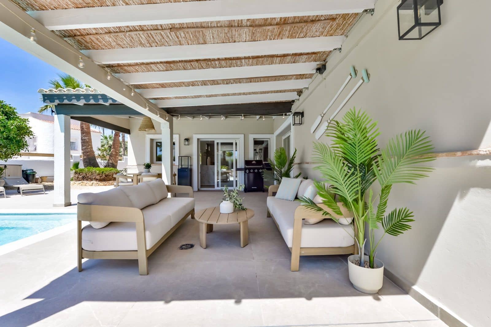 4 makuuhuone Huvila myytävänä paikassa La Nucia mukana uima-altaan 
autotalli - 1 190 000 € (Ref: 9794080)