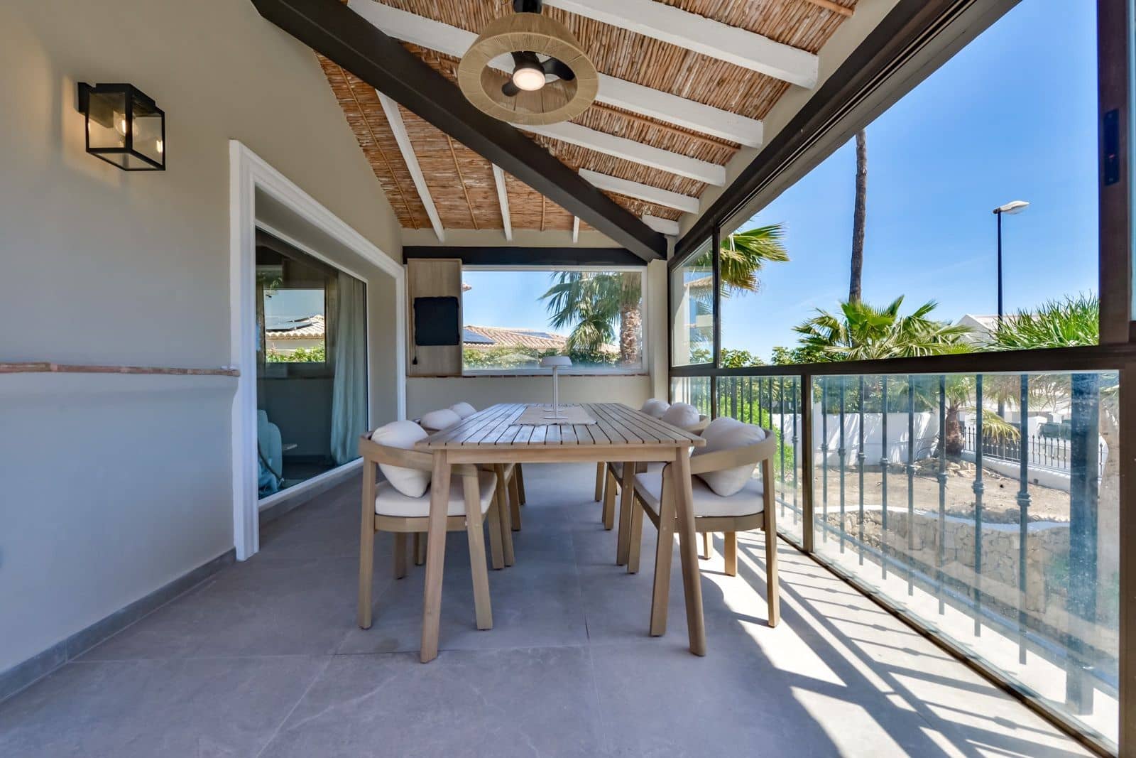 4 makuuhuone Huvila myytävänä paikassa La Nucia mukana uima-altaan 
autotalli - 1 190 000 € (Ref: 9794080)