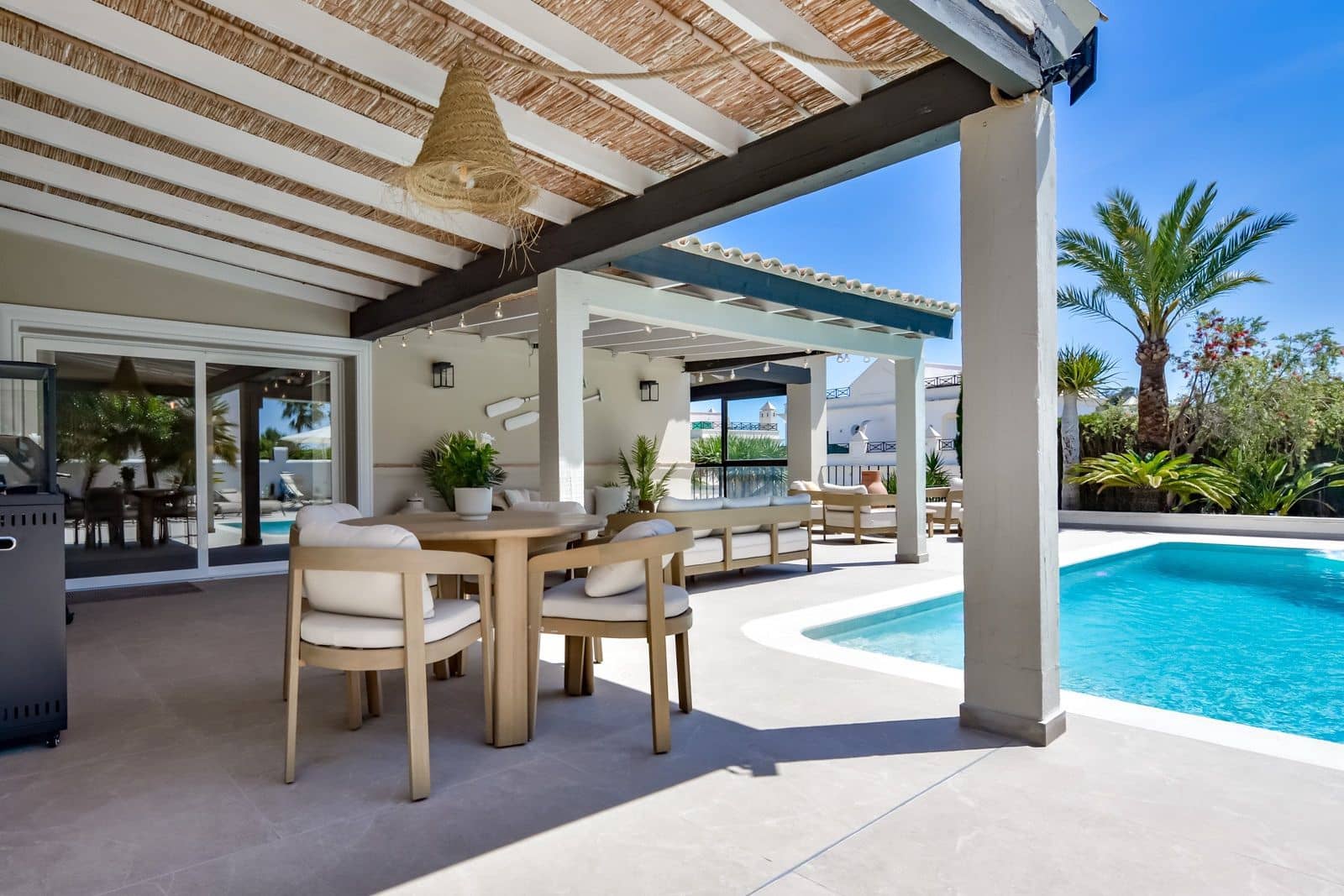 4 makuuhuone Huvila myytävänä paikassa La Nucia mukana uima-altaan 
autotalli - 1 190 000 € (Ref: 9794080)