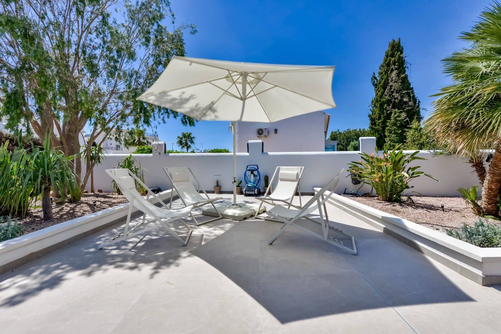 4 makuuhuone Huvila myytävänä paikassa La Nucia mukana uima-altaan 
autotalli - 1 190 000 € (Ref: 9794080)