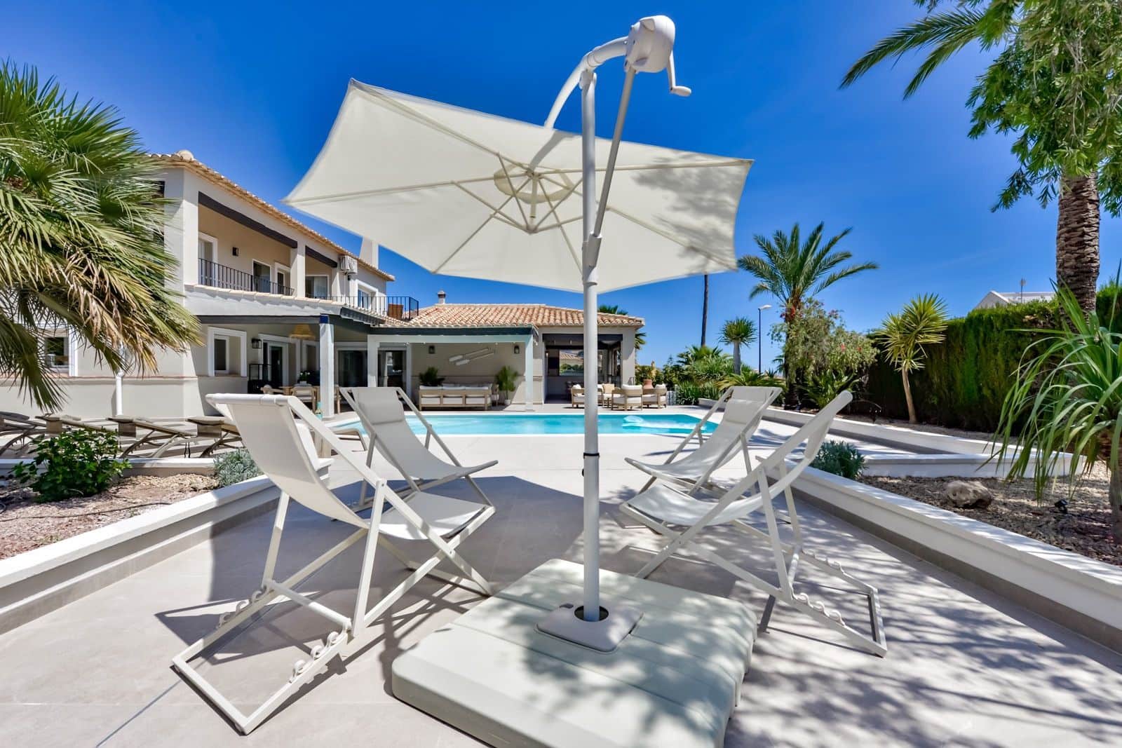 4 makuuhuone Huvila myytävänä paikassa La Nucia mukana uima-altaan 
autotalli - 1 190 000 € (Ref: 9794080)