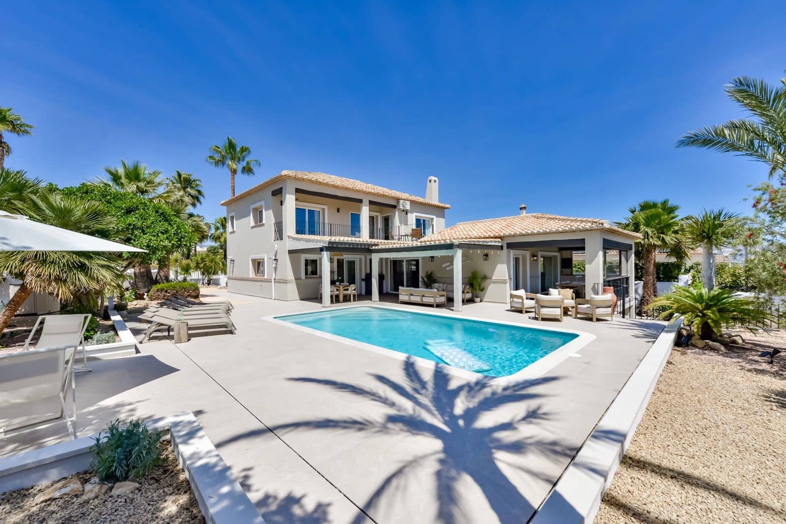 4 makuuhuone Huvila myytävänä paikassa La Nucia mukana uima-altaan 
autotalli - 1 190 000 € (Ref: 9794080)