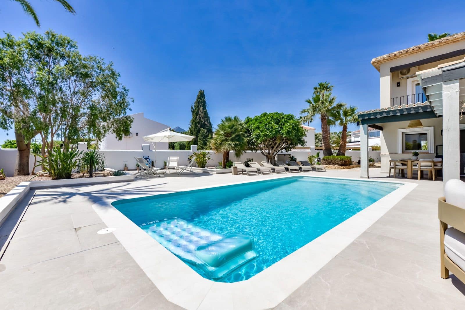 4 makuuhuone Huvila myytävänä paikassa La Nucia mukana uima-altaan 
autotalli - 1 190 000 € (Ref: 9794080)