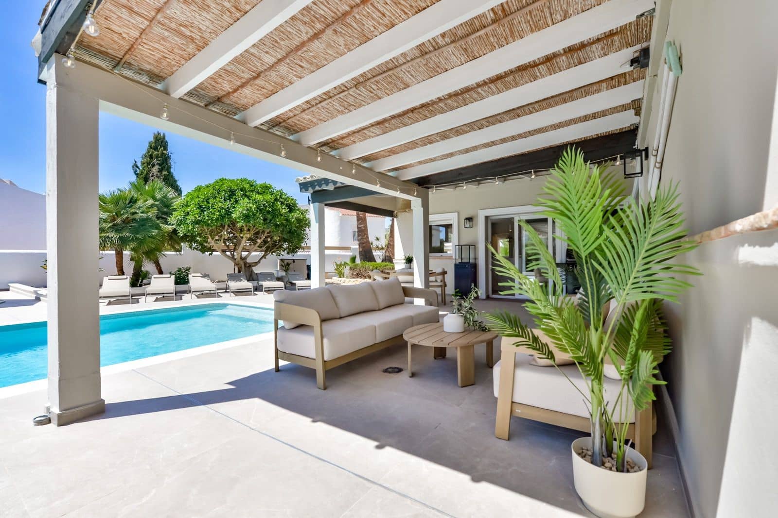 4 makuuhuone Huvila myytävänä paikassa La Nucia mukana uima-altaan 
autotalli - 1 190 000 € (Ref: 9794080)