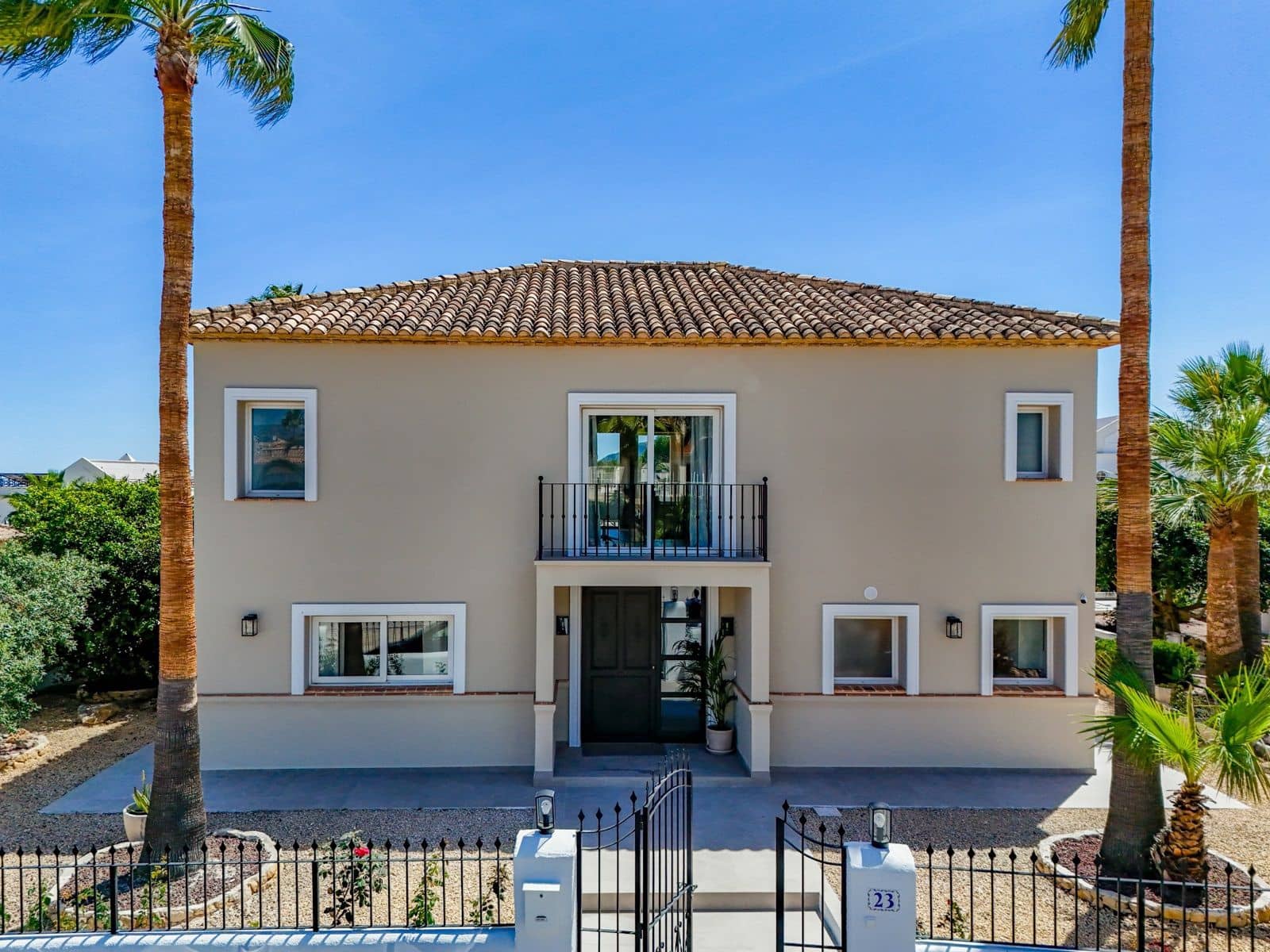 4 makuuhuone Huvila myytävänä paikassa La Nucia mukana uima-altaan 
autotalli - 1 190 000 € (Ref: 9794080)