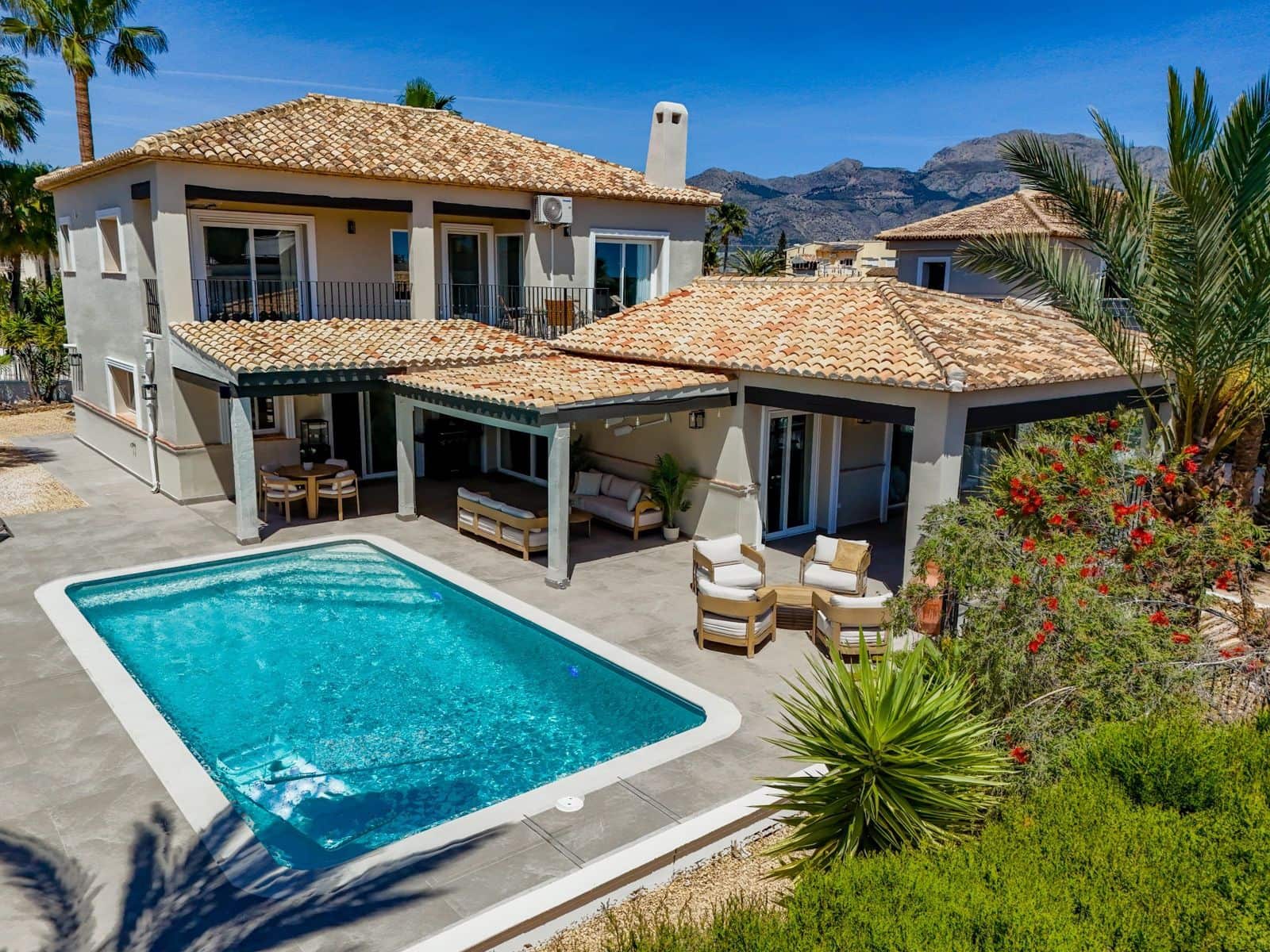 4 makuuhuone Huvila myytävänä paikassa La Nucia mukana uima-altaan 
autotalli - 1 190 000 € (Ref: 9794080)