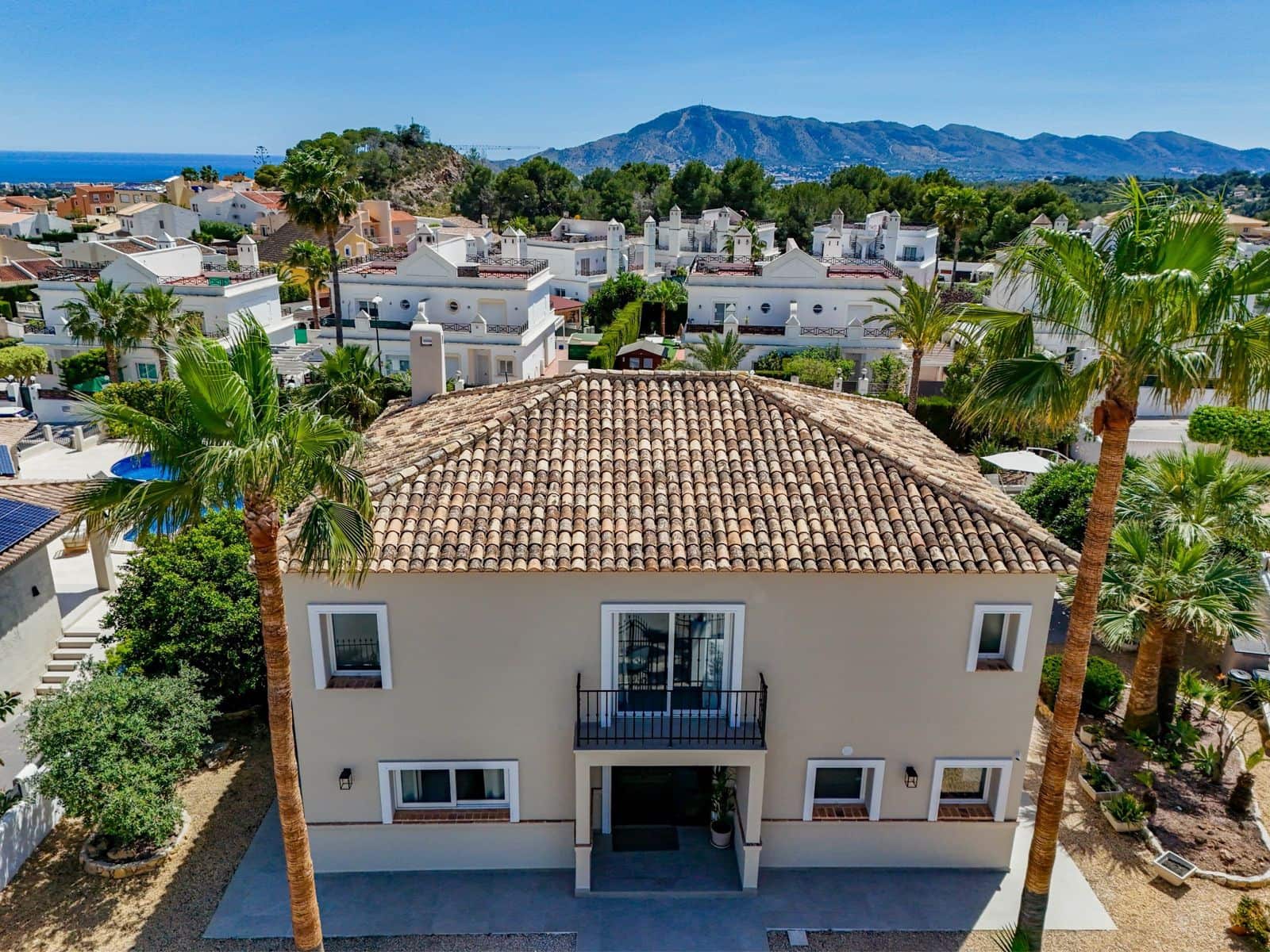 4 makuuhuone Huvila myytävänä paikassa La Nucia mukana uima-altaan 
autotalli - 1 190 000 € (Ref: 9794080)