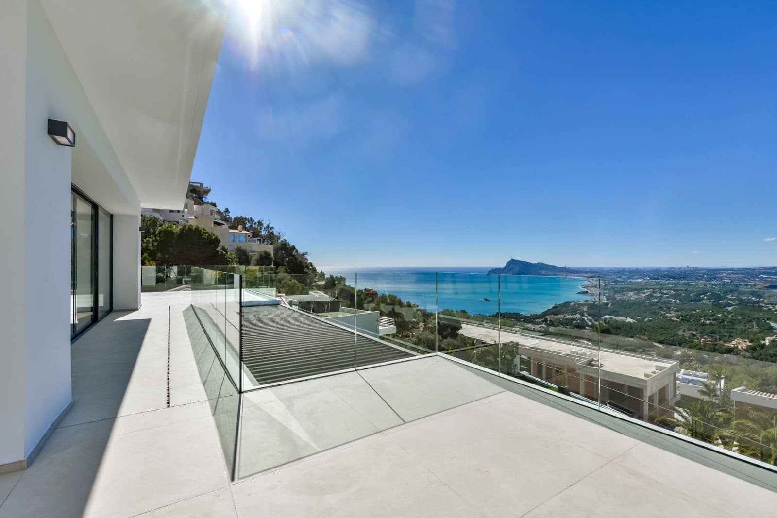 5 bedroom Villa for sale in Altea with pool garage - € 2,690,000 (Ref: 9833269)