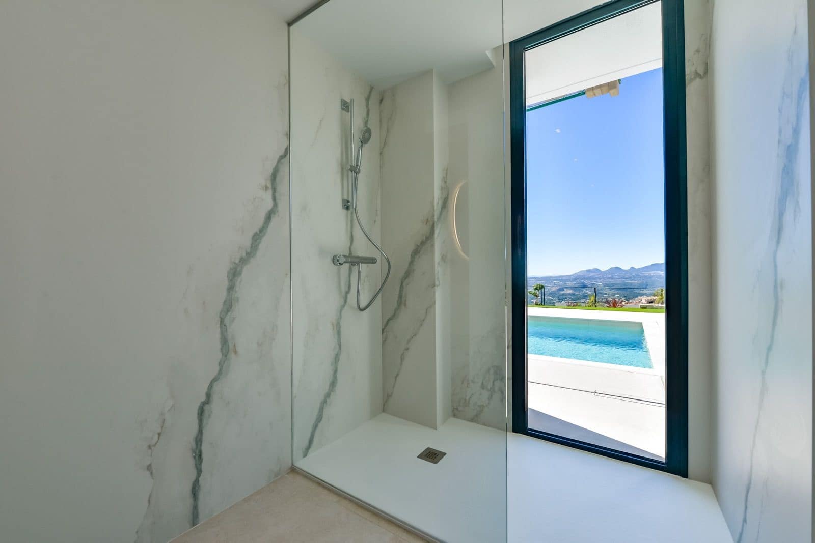 5 bedroom Villa for sale in Altea with pool garage - € 2,690,000 (Ref: 9833269)