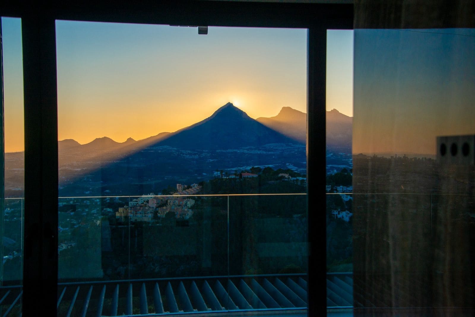 5 bedroom Villa for sale in Altea with pool garage - € 2,690,000 (Ref: 9833269)