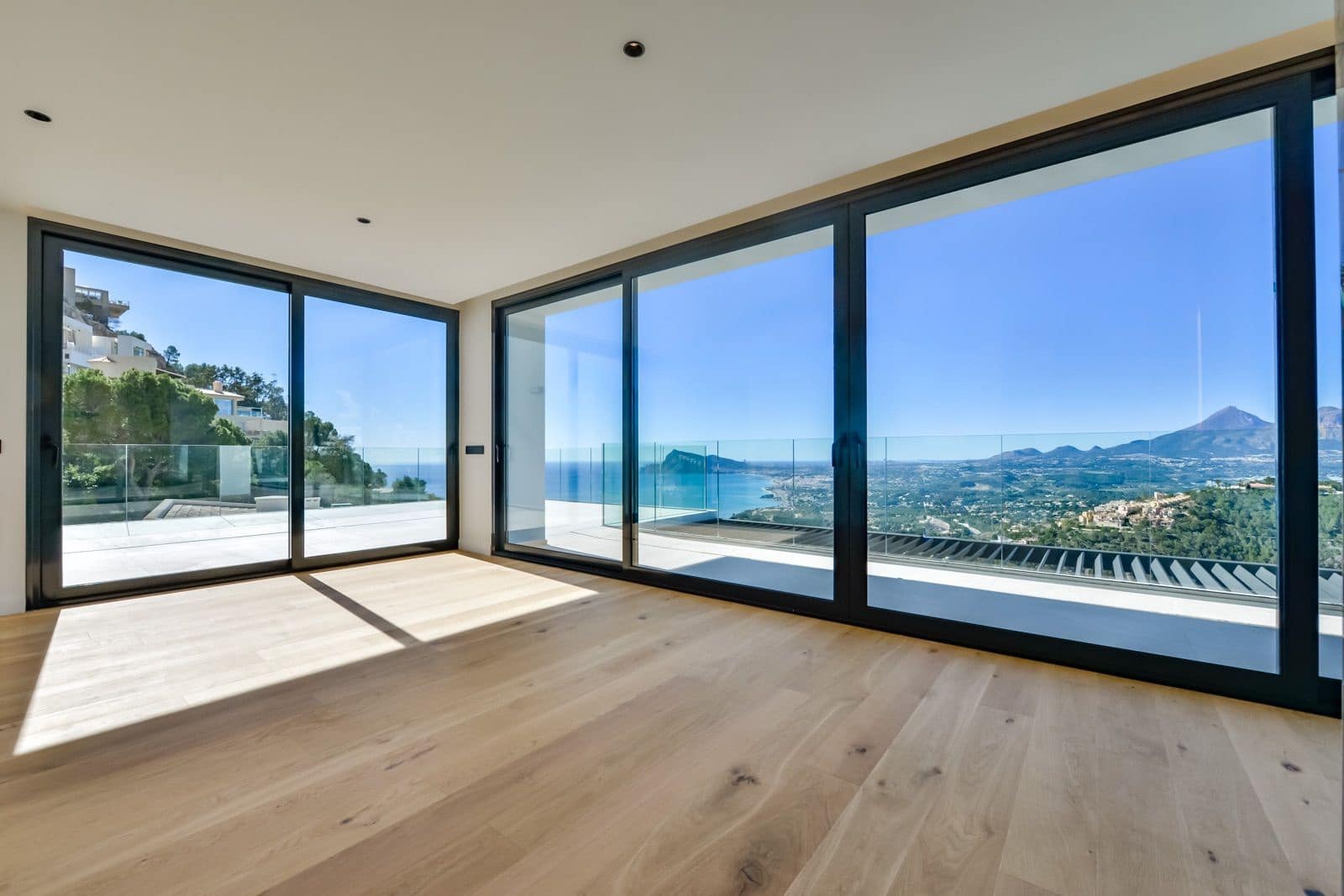 5 bedroom Villa for sale in Altea with pool garage - € 2,690,000 (Ref: 9833269)