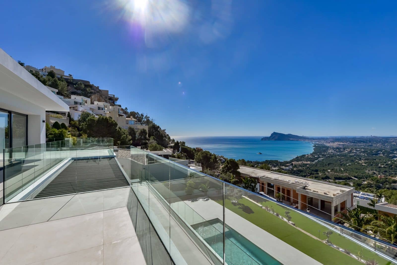 5 bedroom Villa for sale in Altea with pool garage - € 2,690,000 (Ref: 9833269)