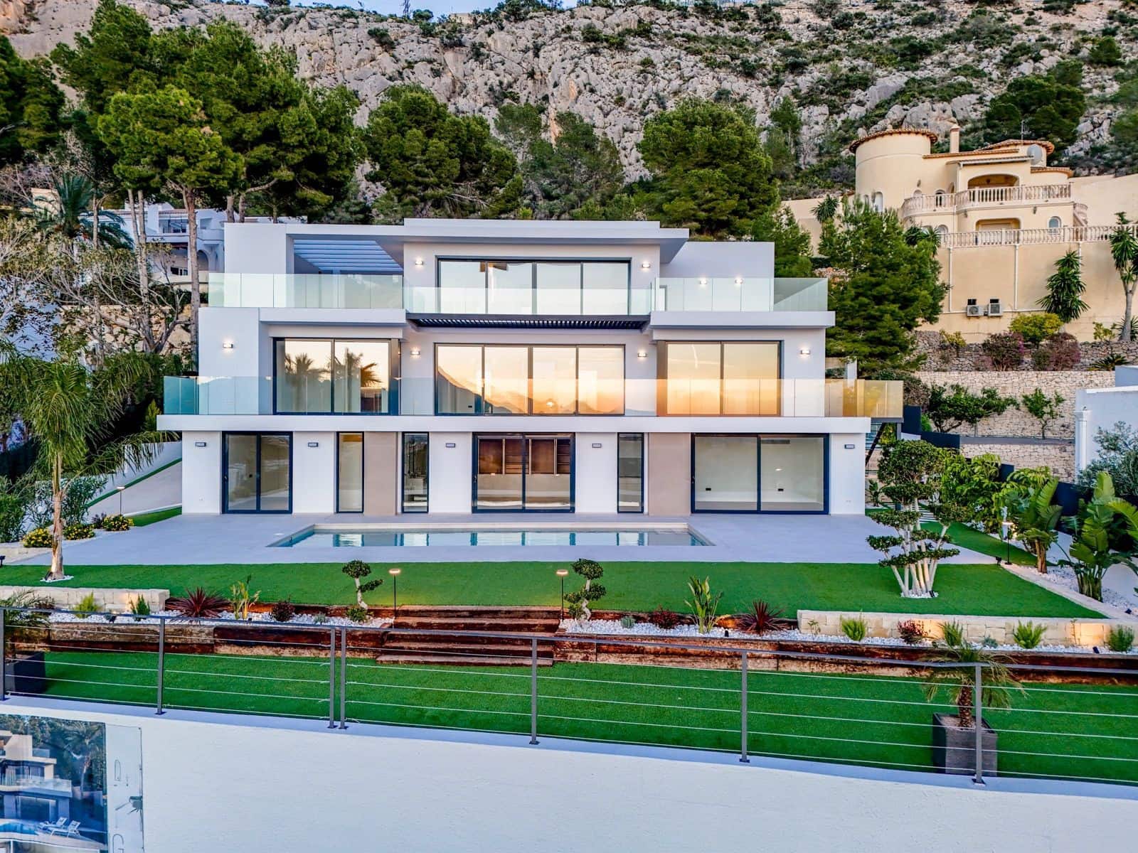 5 bedroom Villa for sale in Altea with pool garage - € 2,690,000 (Ref: 9833269)