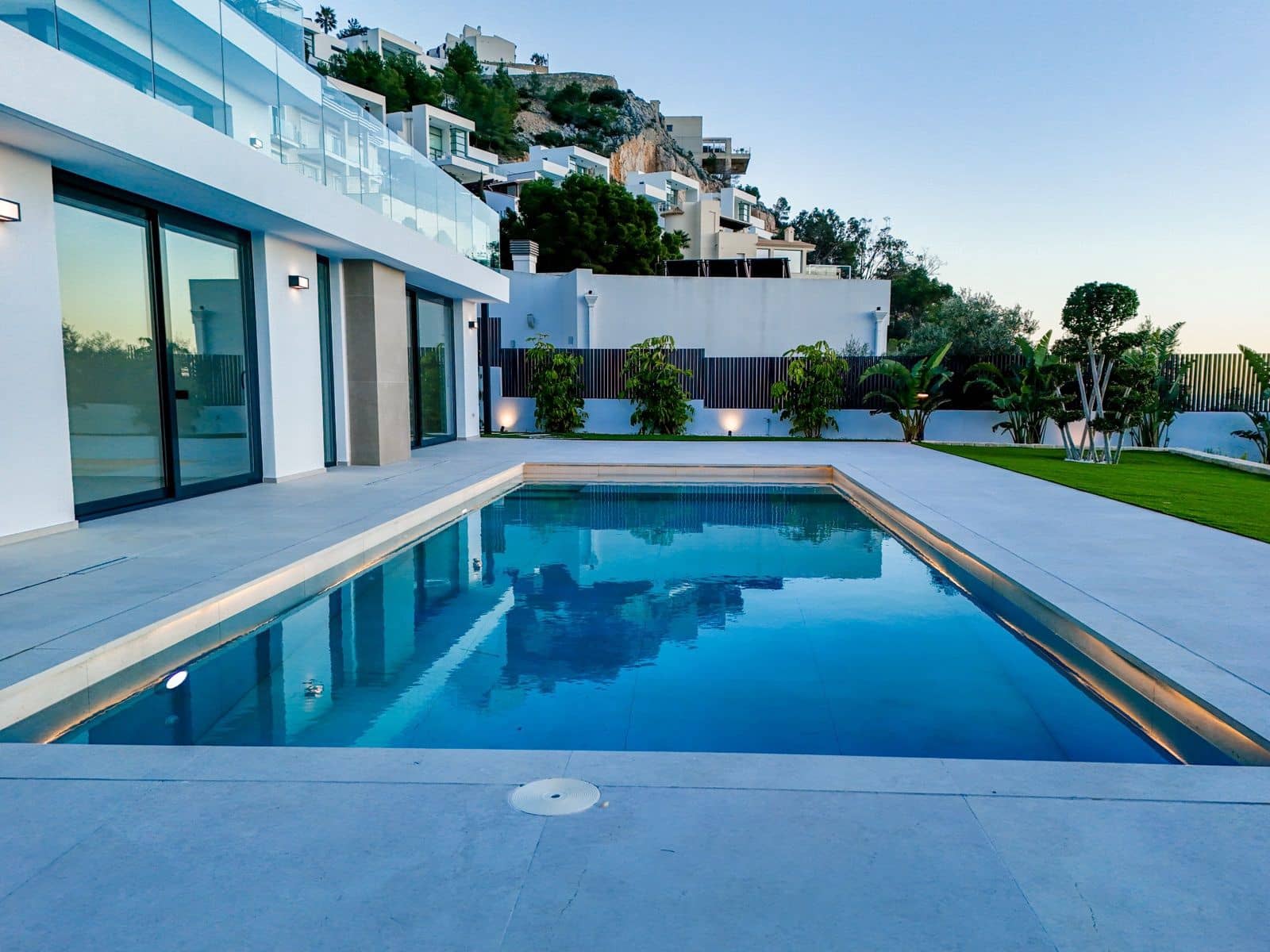5 bedroom Villa for sale in Altea with pool garage - € 2,690,000 (Ref: 9833269)